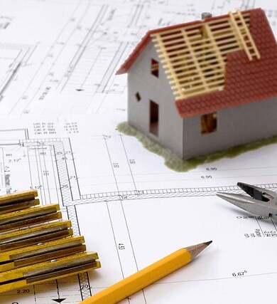 image de plans de maison avec outils et crayon à papier