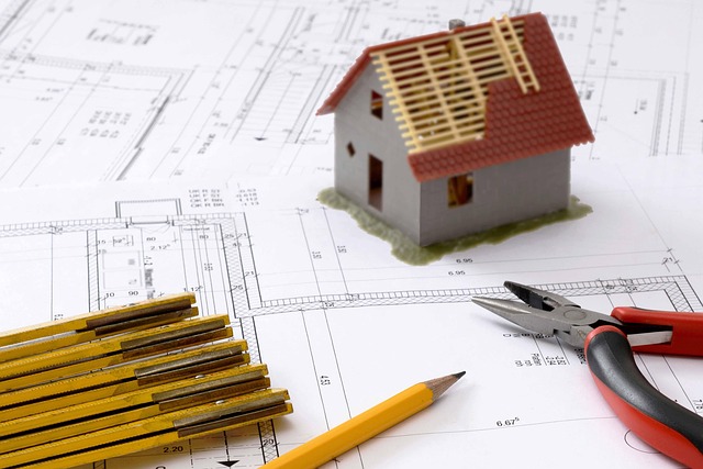 image de plans de maison avec outils et crayon à papier